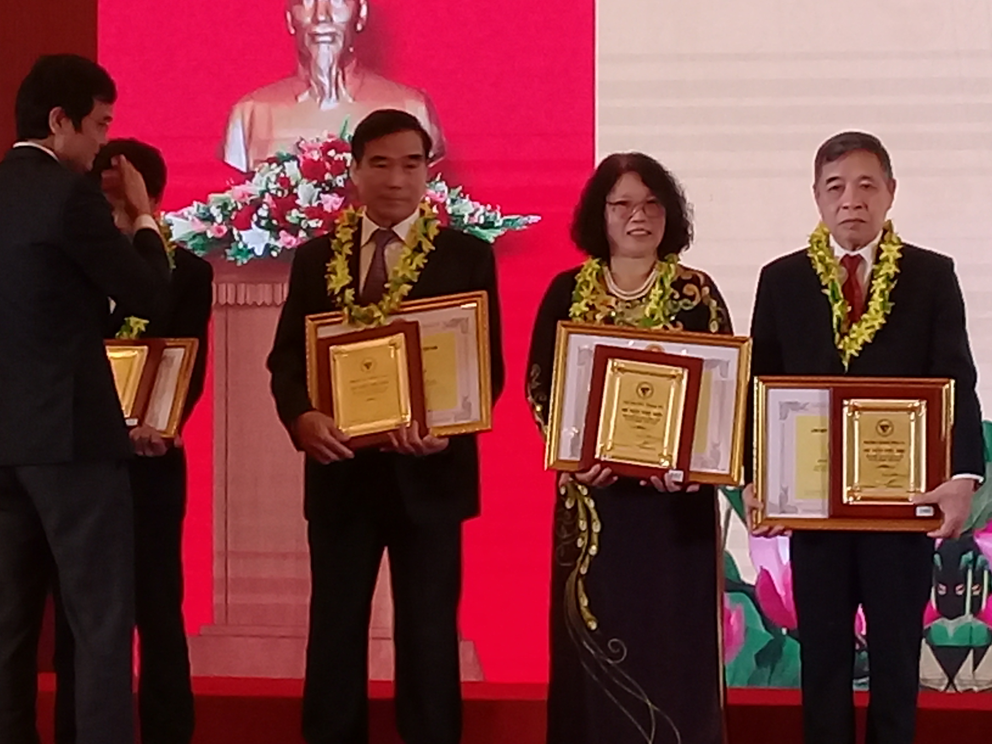 LỄ TÔN VINH TRÍ THỨC KH&CN TIÊU BIỂU 2019